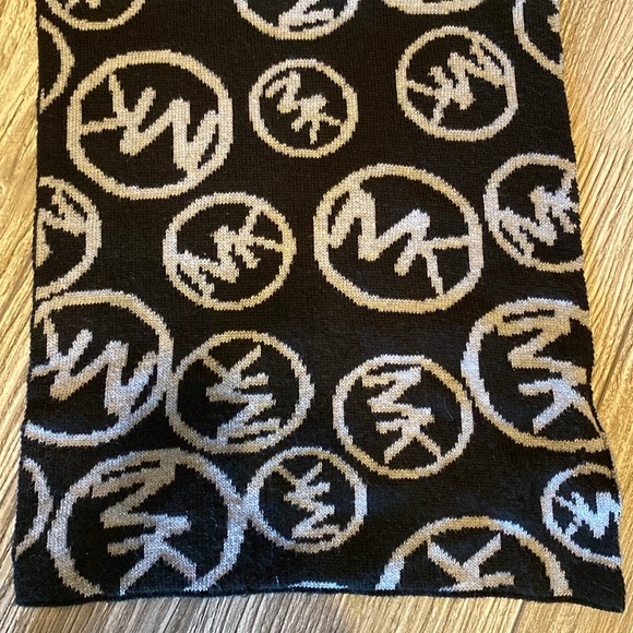 Michael Kors  scarf - Picture 12 of 14